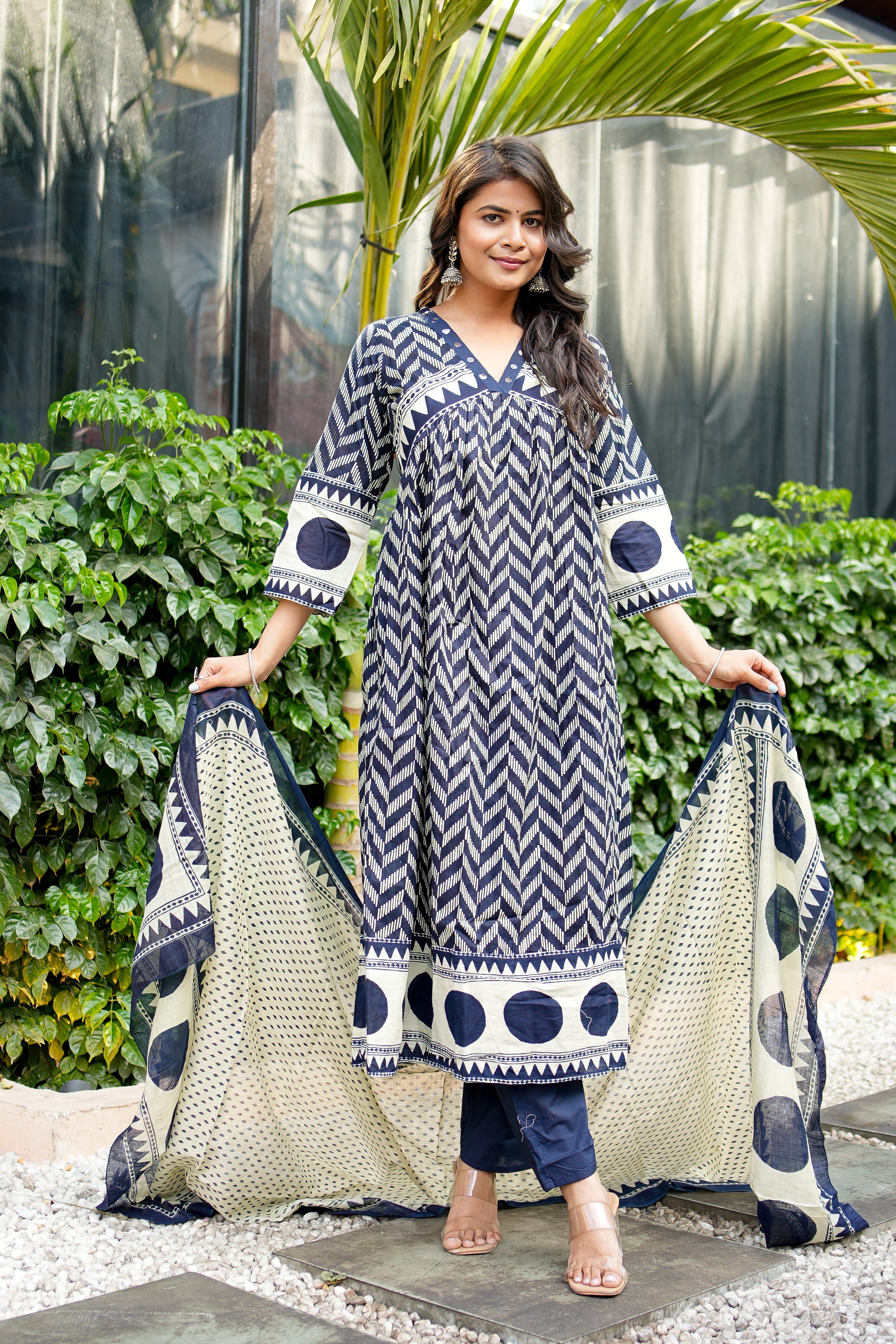 Very Elegant Pure Mul Cotton Embroidery Suit Set