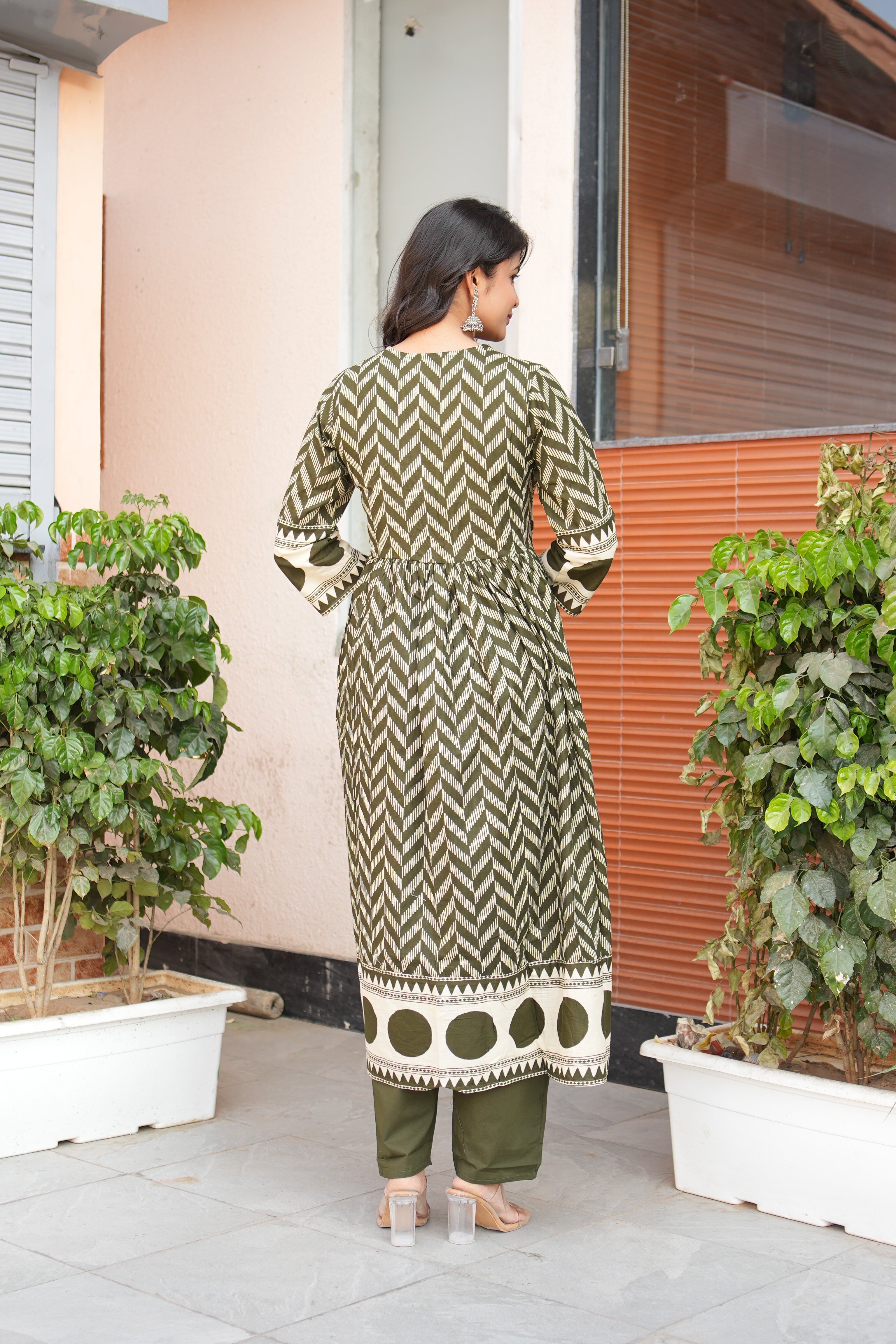 Very Elegant Pure Mul Cotton Embroidery Suit Set