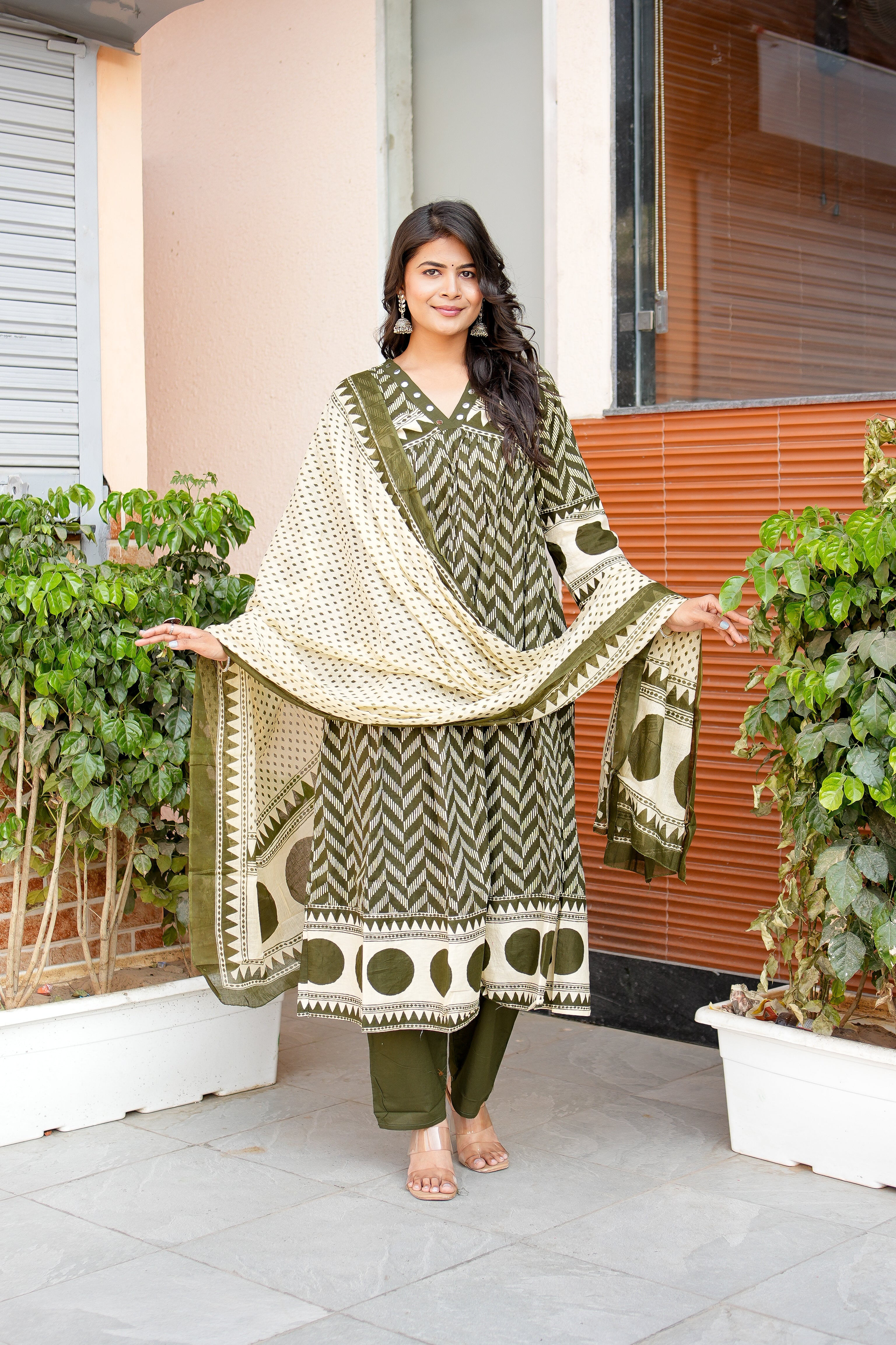 Very Elegant Pure Mul Cotton Embroidery Suit Set
