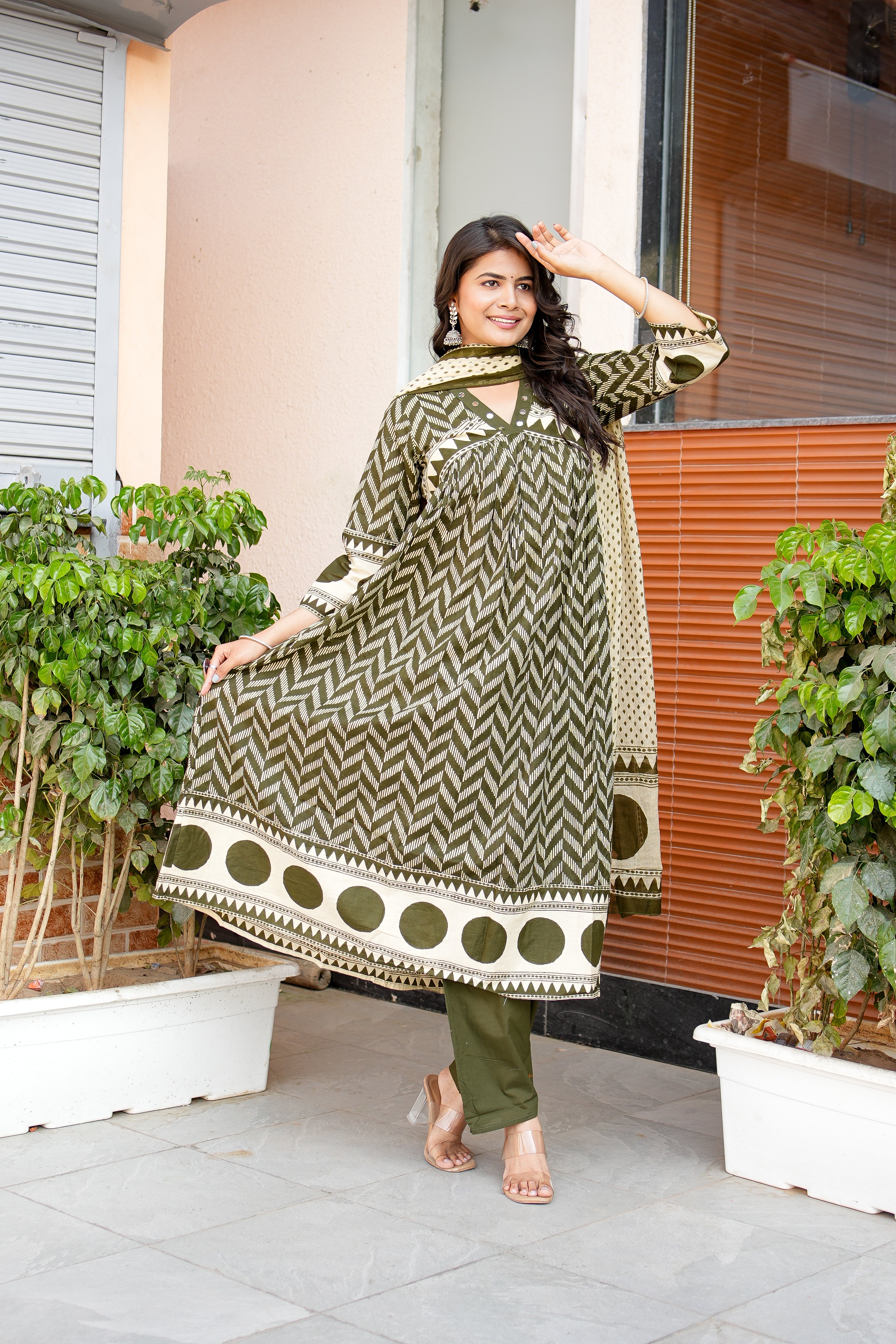 Very Elegant Pure Mul Cotton Embroidery Suit Set