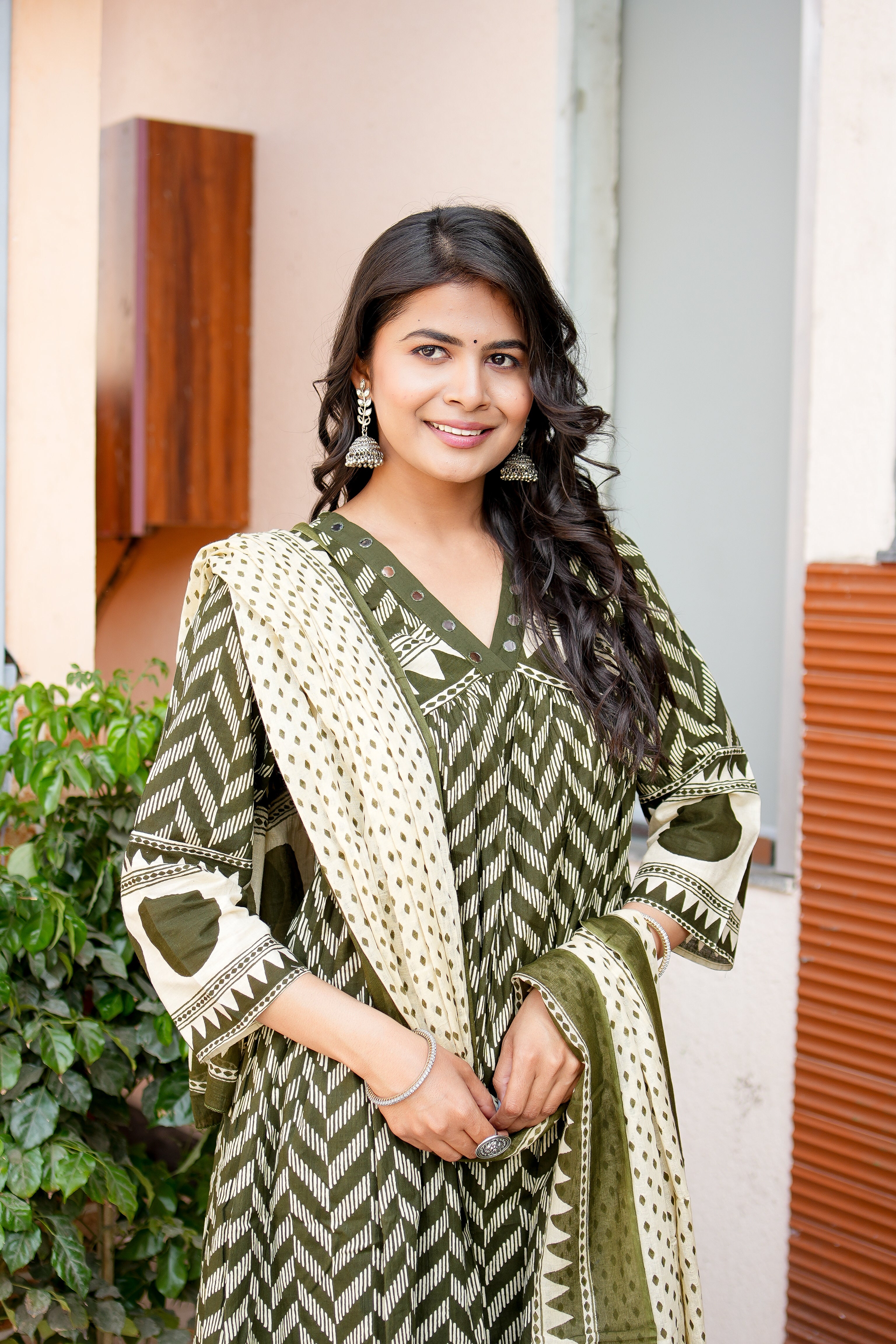 Very Elegant Pure Mul Cotton Embroidery Suit Set